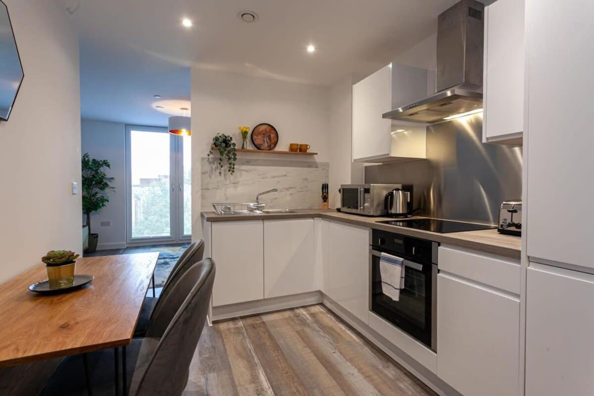 Stunning 2 Bed Flat 5Min To Old Trafford Stadium Μάντσεστερ Εξωτερικό φωτογραφία