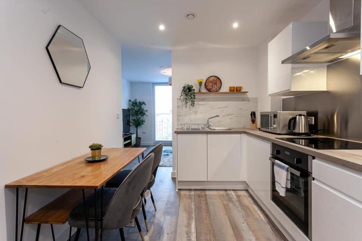 Stunning 2 Bed Flat 5Min To Old Trafford Stadium Μάντσεστερ Εξωτερικό φωτογραφία